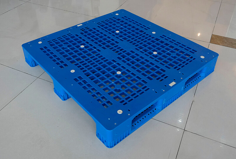 Assembled Three-Runner Grid Deck Plastic Pallets for Logistics and Storage 7