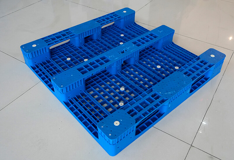 Assembled Three-Runner Grid Deck Plastic Pallets for Logistics and Storage 8