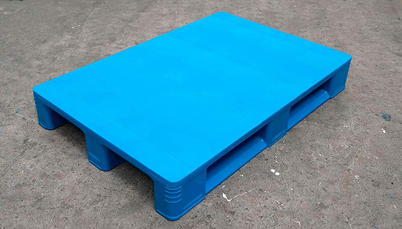 Blue heavy duty reinforced flat deck pallet with three runners