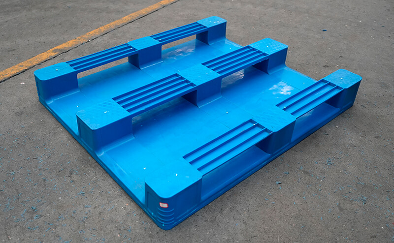Reinforced Plastic Pallet – Flat Deck with Three Runners 7