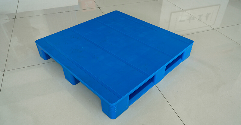 Three-runner Flat Deck Welded Pallets 1