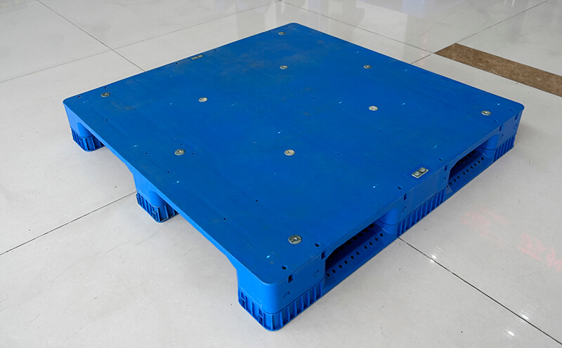 1200X1200X165mm Heavy-Duty Flat Top 3-Runner Plastic Pallets 11