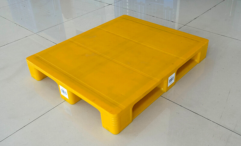  1200×1000×165-Reinforced-Plastic-Pallet-–-Flat-Deck-with-Three-Runners-11