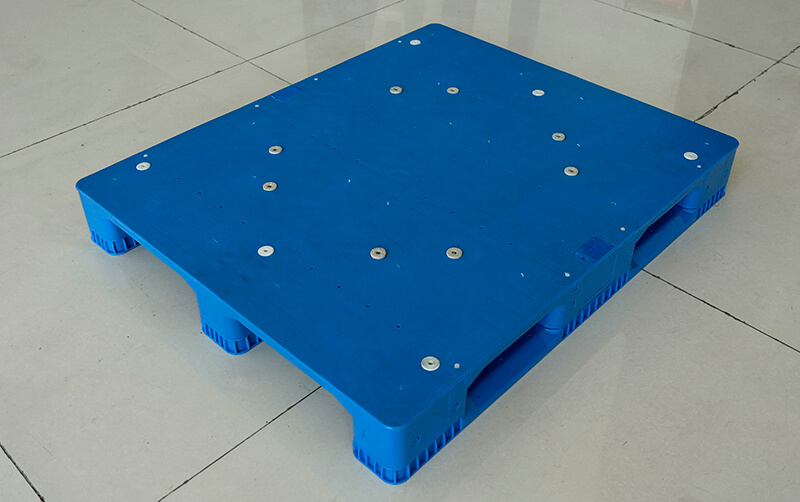 1210165 Heavy-Duty Welded Flat Deck Plastic Pallets with 3-Runner 22 