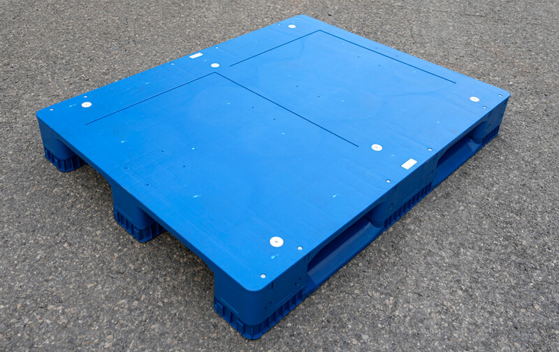  1300X1000X165mm-Flat-Top-Plastic-Pallets-with-3-Runners-11